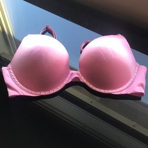 Victoria’s Secret pink and gold push-up bra💕
